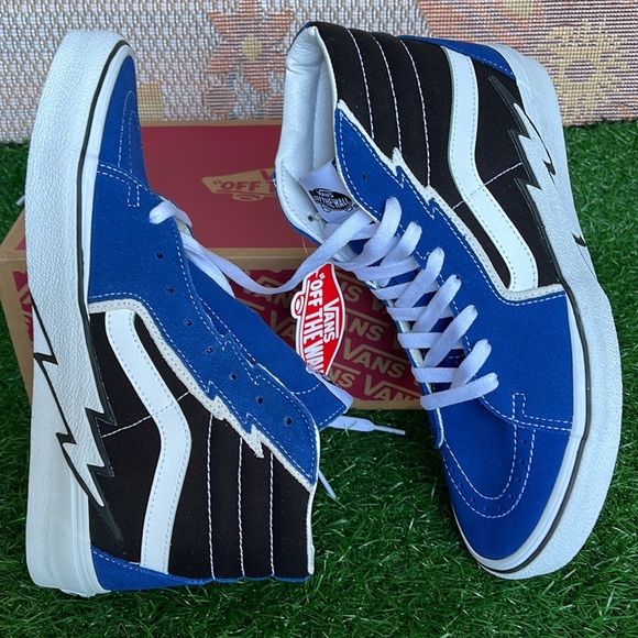 Vans Men’s Sk8-Hi Bolt
Suede/Canvas True Blue/BIack
VN0A5JIVTBB
Sneakers - Picture 11 of 16